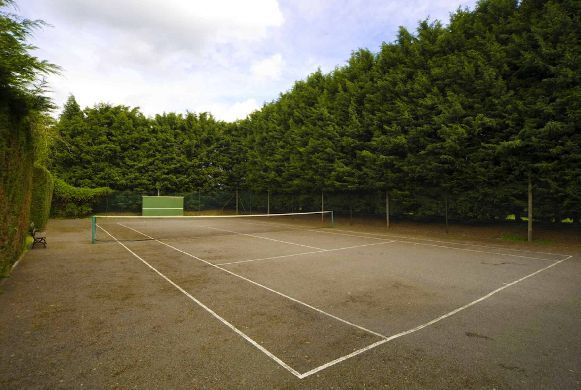 The Charlecote Pheasant Hotel tennis court