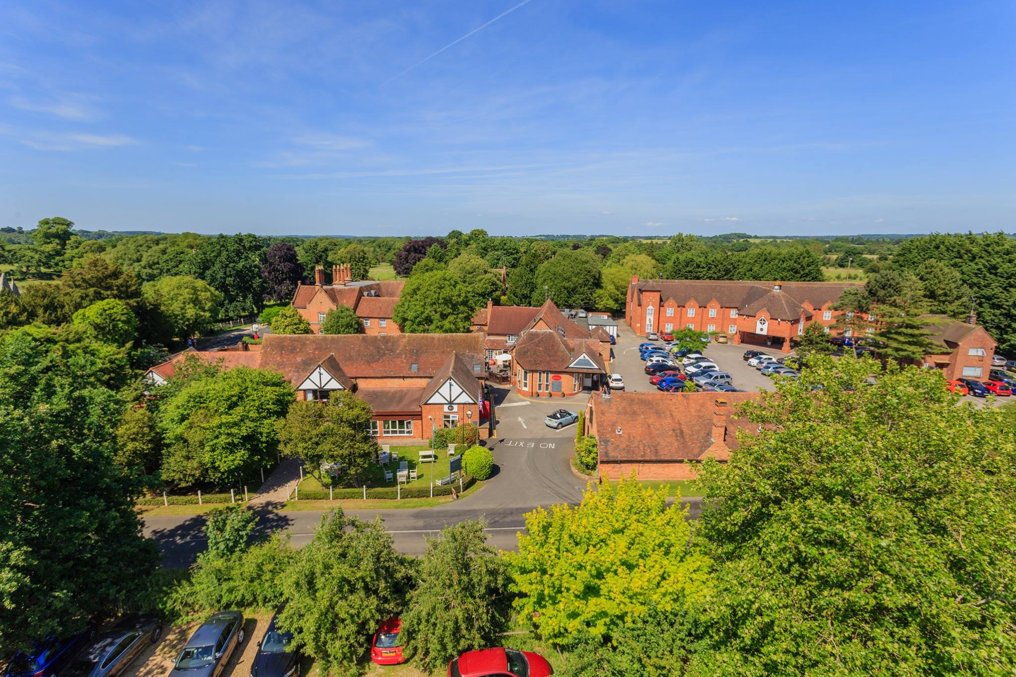 the charlecote pheasant hotel