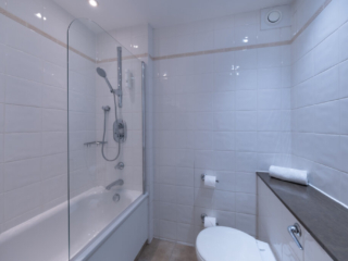 Family bathroom Clarion Charlecote Pheasant, Stratford-upon-Avon