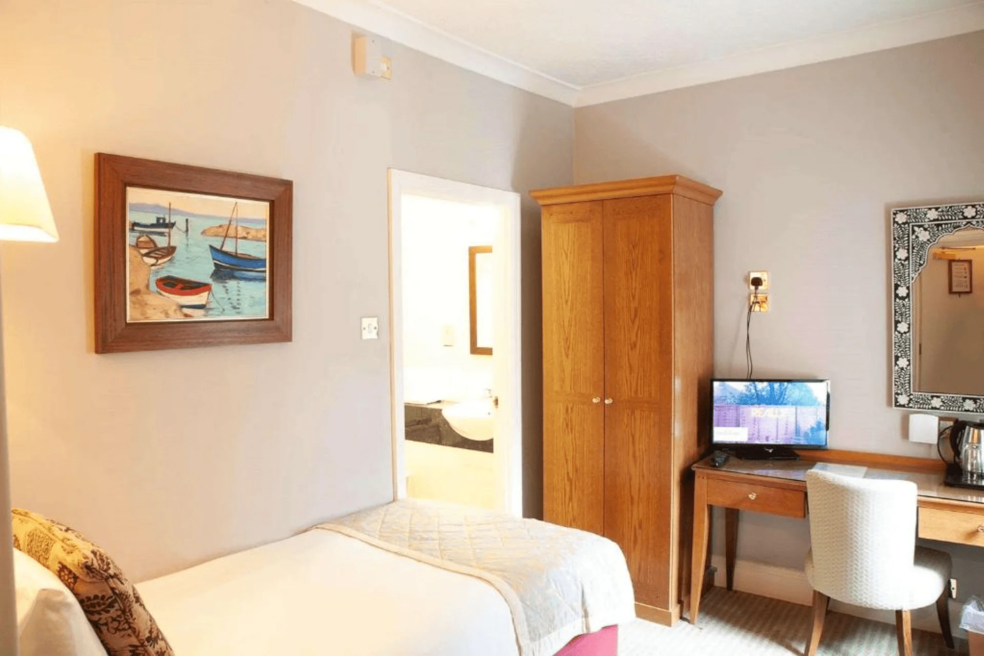 Classic Single Room at Clarion Charlecote Pheasant. Stratford-upon-Avon