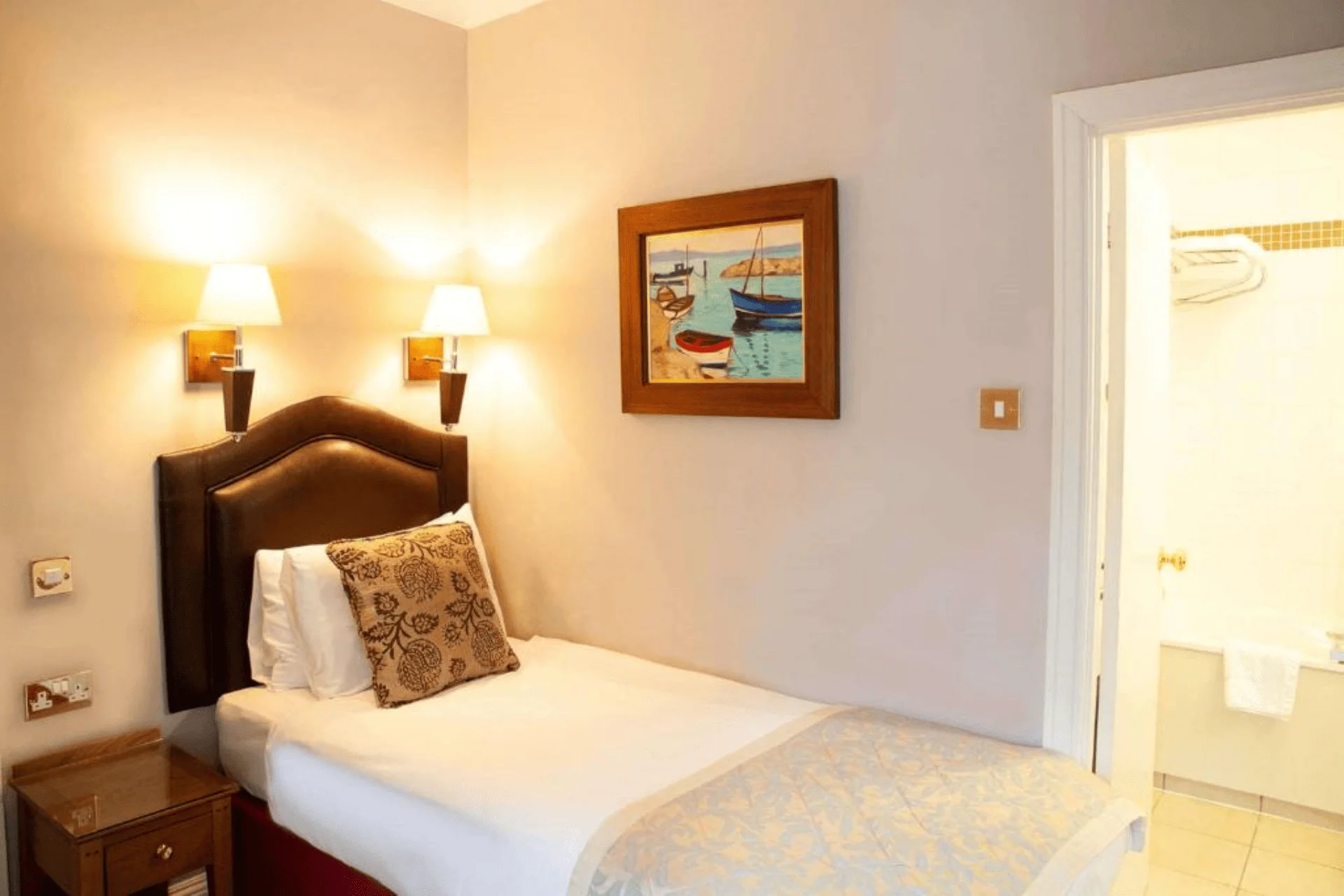 Clarion Charlecote Pheasant Classic Single Room