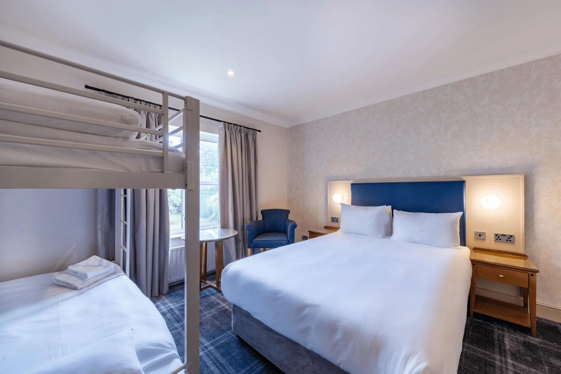 Family Room Clarion Charlecote Pheasant Stratford-upon-Avon