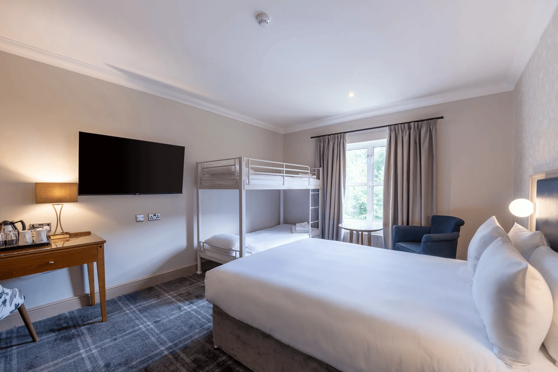 Family Room Clarion Charlecote Pheasant Stratford-upon-Avon