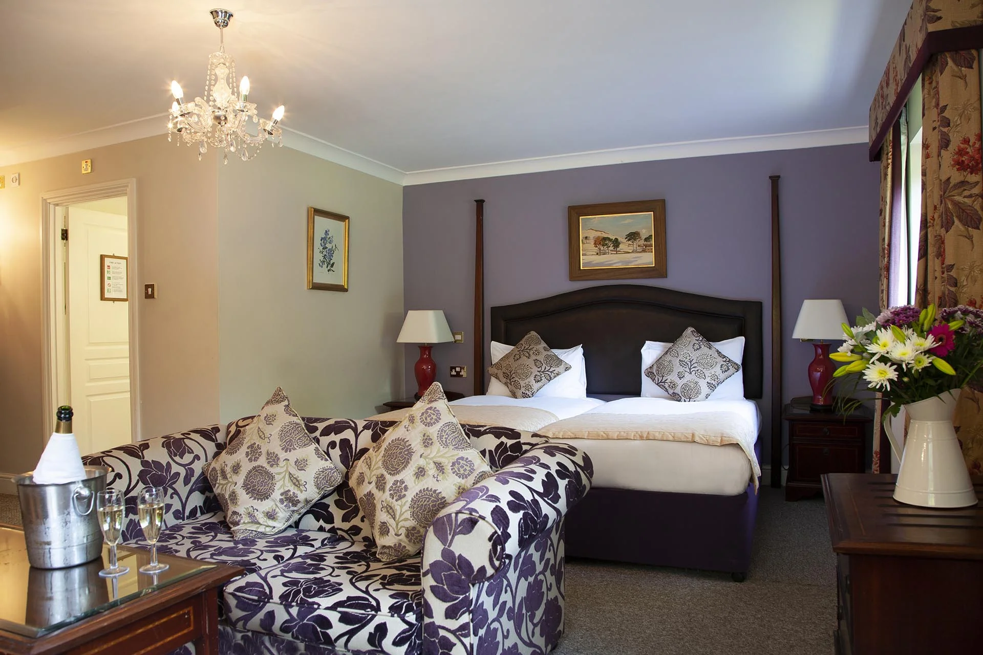 Enjoy a stay in a twin room at Clarion Charlecote Pheasant